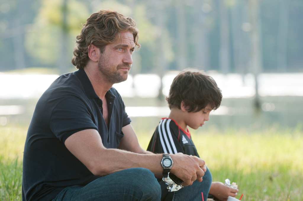 George Dryer (Gerard Butler) y su hijo Lewis (Noah Lomax)