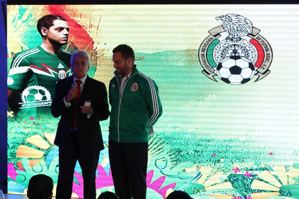 Justino Compe&aacute;n se dijo agradecido por el apoyo en las buenas y en las malas   Foto: Carlos Torres