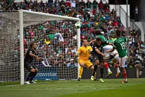Raúl Jimenez anotó el segundo tanto ante Nueva Zelanda