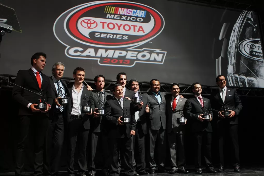 Los pilotos que conformaron el Top-10 fueron premiados por su gran año