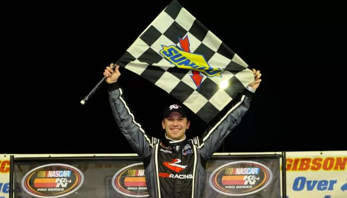 Daniel Suárez conquista el circuito de New Smyrna    Foto: NASCAR