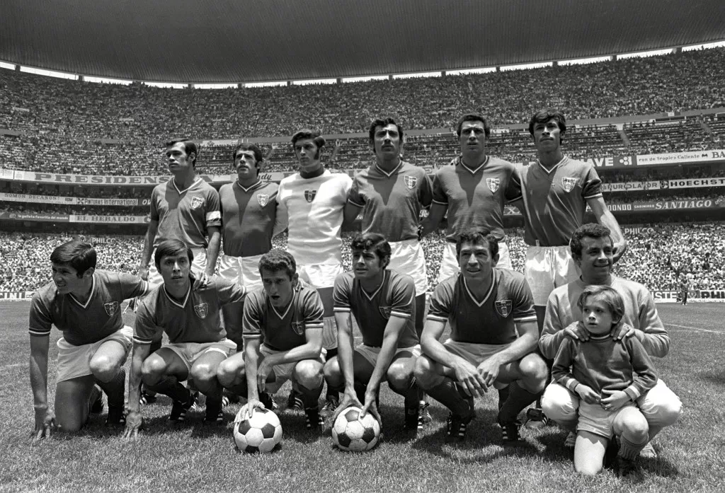 Football, 1970 World Cup, Azteca Stadium, Mexico, 31st May 1970, Mexico 0 v USSR 0, Mexico pose for a team group photograph before the start of the tournament's opening game