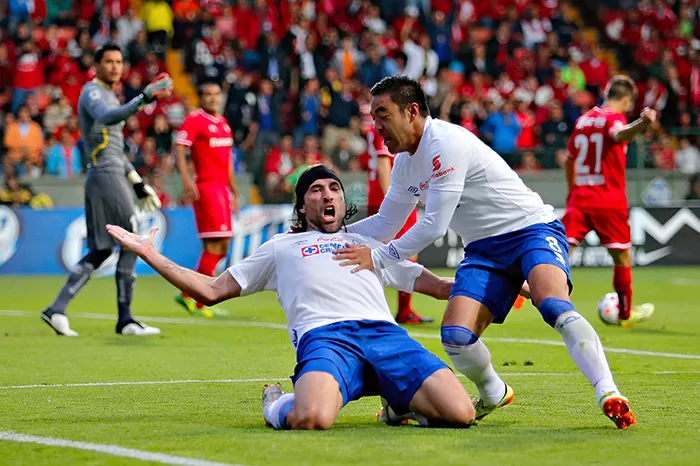 Mariano Pavone (CA) festeja su gol ante Toluca Foto: Liga Bancomer MX