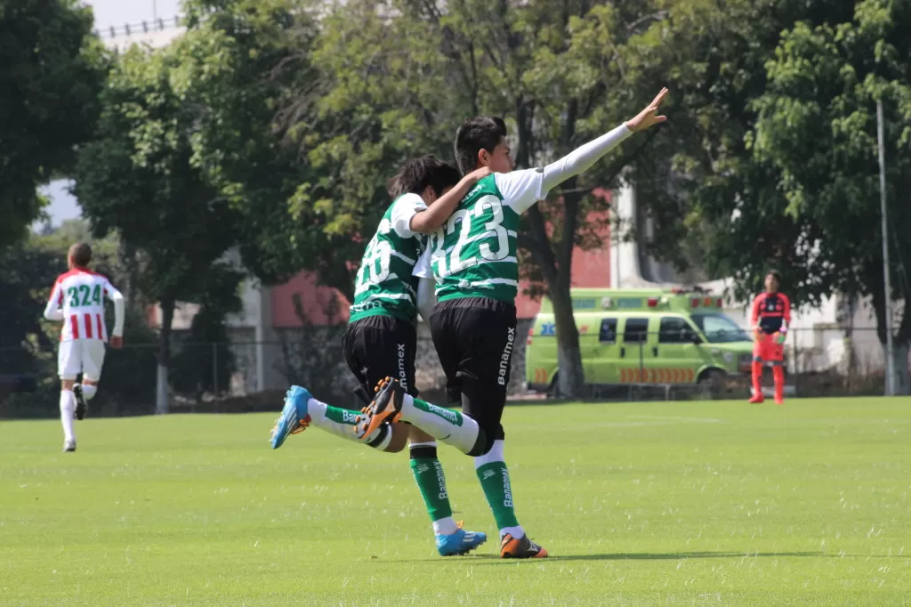 Festejo de gol de Santos ante Necaxa   Foto: Carlos Torres