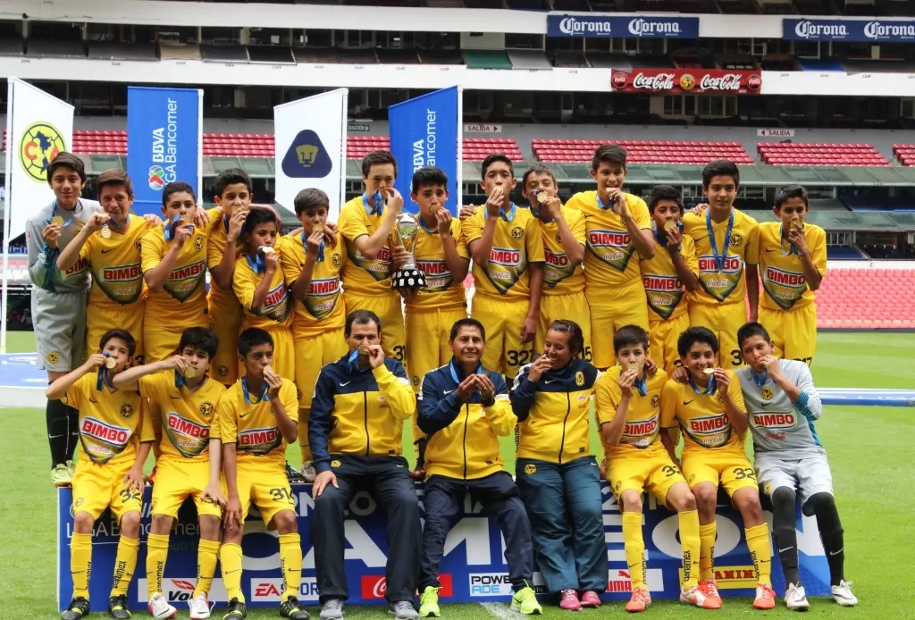 América alzó el trofeo del Torneo Sub13 Foto: Carlos Torres