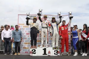 DOM FIA FORMULA 4 NACAM TOLUCA CARRERA 3 1 PATRICIO OWARD 2 AXEL MATUS 3 FERNANDO URRUTIA ©ANTONIO SANCHEZ FLORES IMG 5725