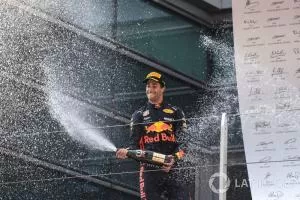 F1 Chinese Gp 2018 Race Winner Daniel Ricciardo Red Bull Racing